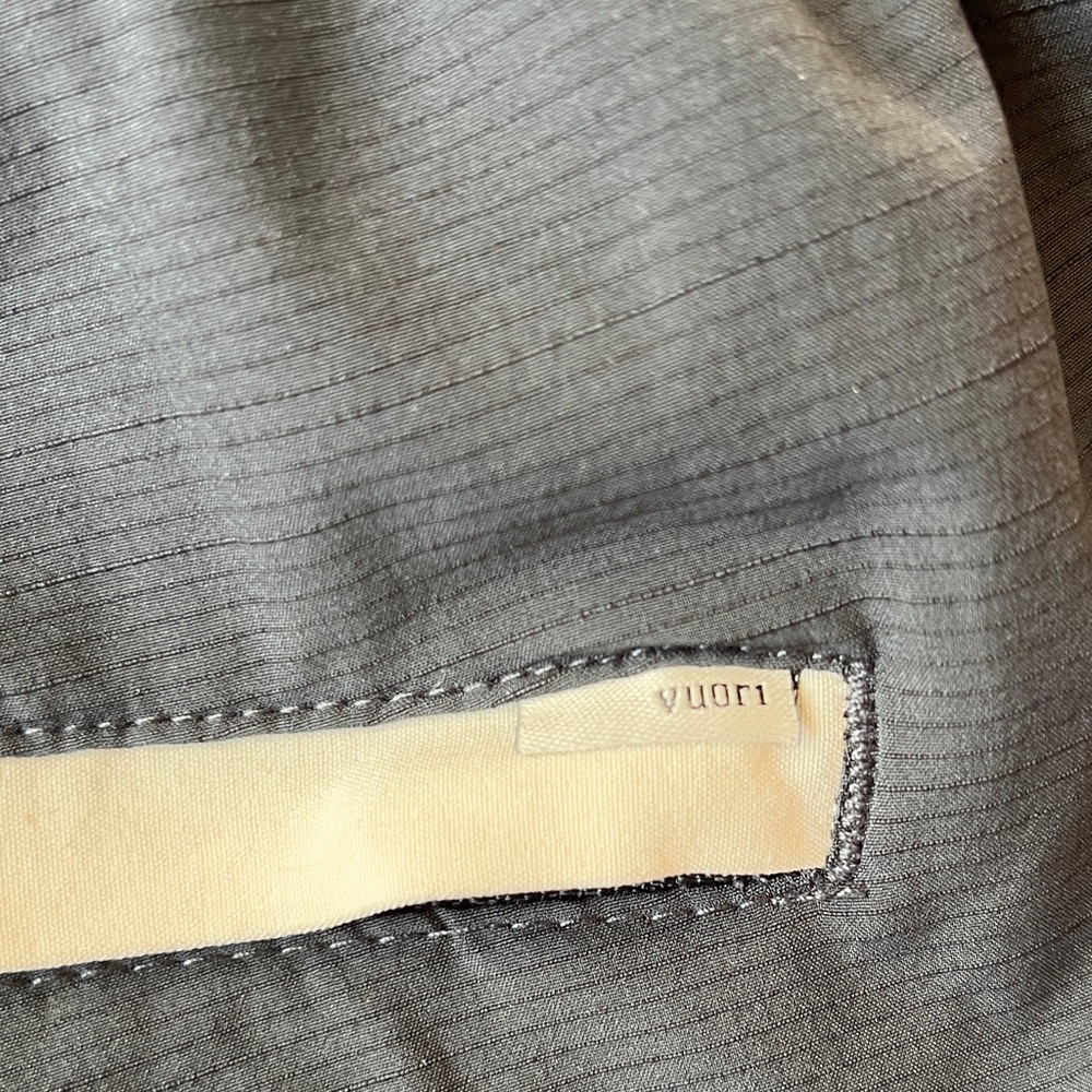 Vuori Cardiff Shorts (Charcoal) - Picture 9 of 9